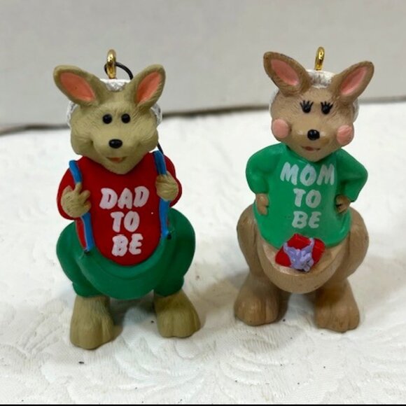 VTG Set of Christmas 1991"Mom & Dad To Be" Kangaroo Hanging Tree Ornaments 2.25" - Picture 1 of 8
